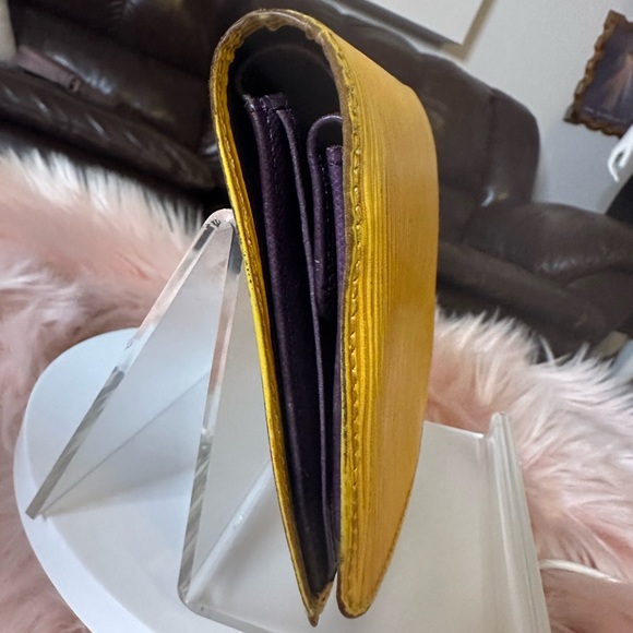 Louis Vuitton Leather Wallet- 100 %Authentic
Gorgeous Yellow Leather - Picture 6 of 8